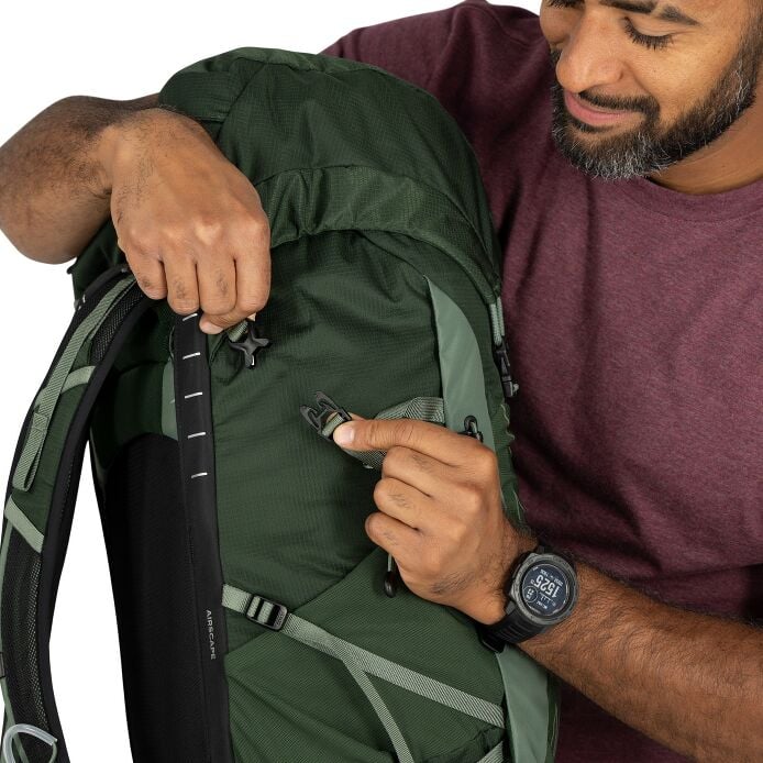 https://www.osprey.com/media/catalog/product/cache/b2f1ce2dfe10d3d31bf2056bf6e0d10f/T/a/Talon33_S25_Detail5_CanopyGreenPineLeaf-resized.jpg