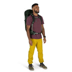 https://www.osprey.com/media/catalog/product/cache/b2f1ce2dfe10d3d31bf2056bf6e0d10f/T/a/Talon33_S25_OnBody1_GreenCanopyPineLeaf-resized.jpg