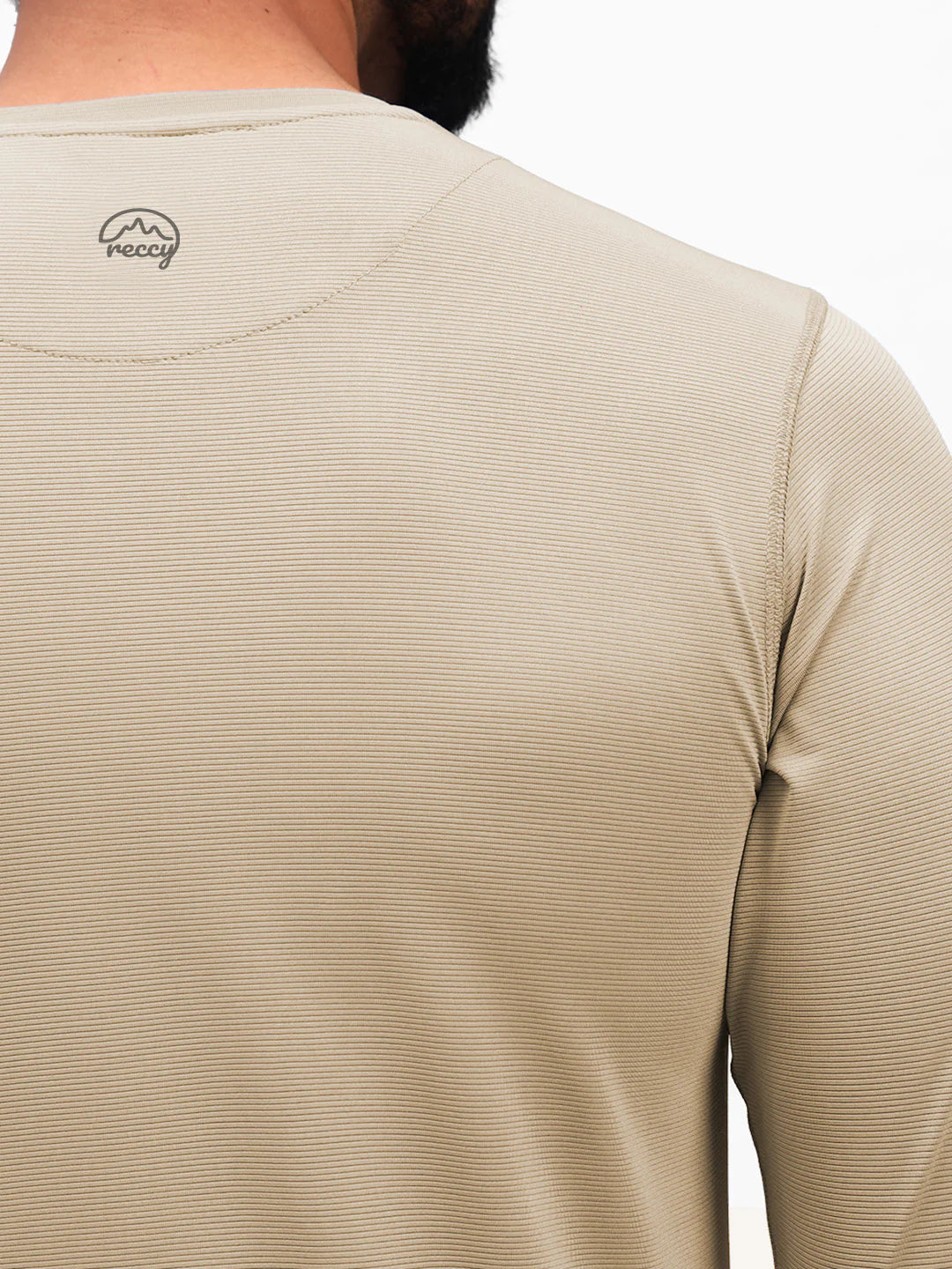 https://cdn.shopify.com/s/files/1/0518/1872/5569/files/Ultralight_Lng_Sleeve_-_Sandshell_4.webp?v=1773225173