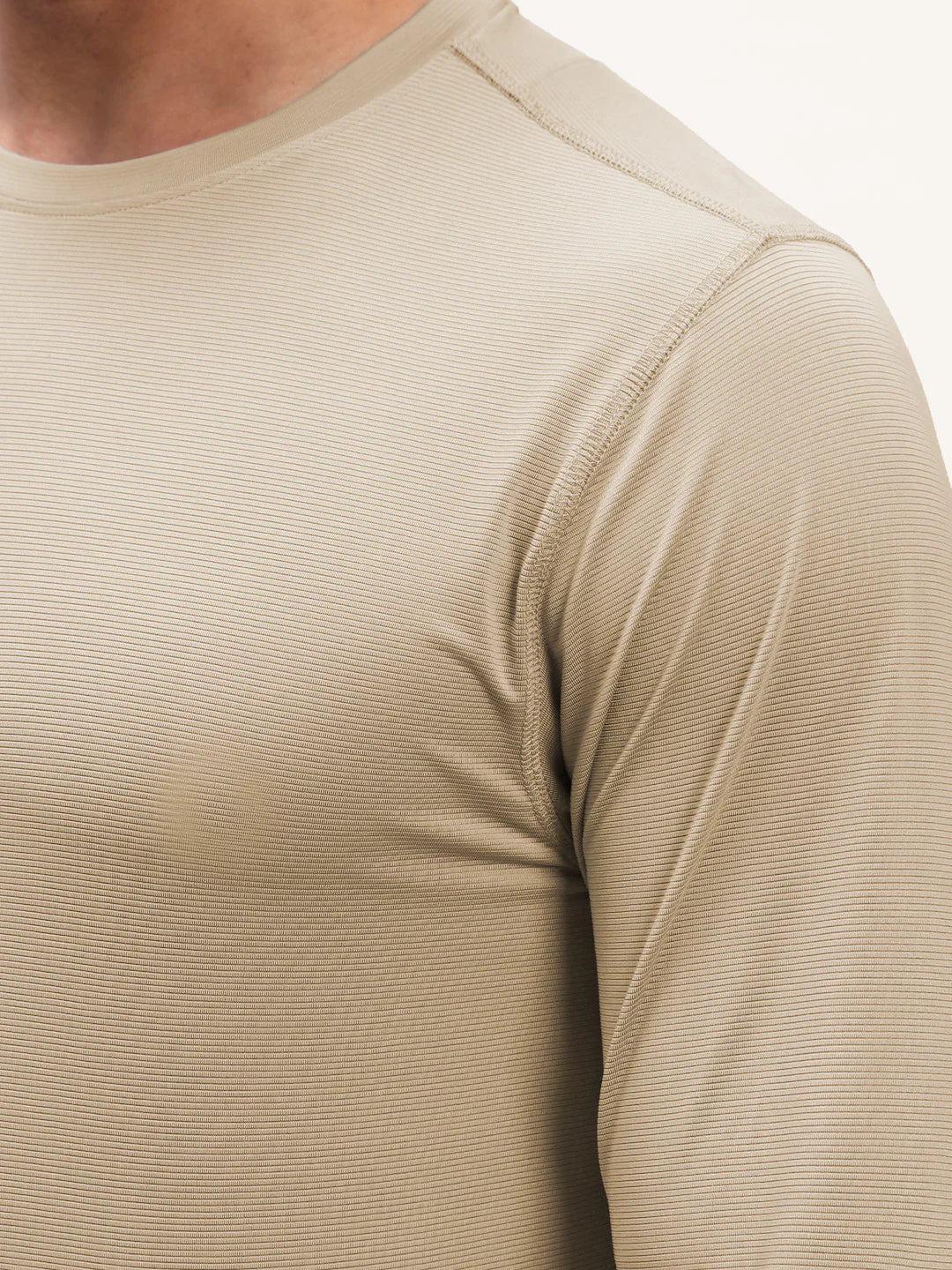 https://cdn.shopify.com/s/files/1/0518/1872/5569/files/Ultralight_Lng_Sleeve_-_Sandshell_5.webp?v=1773225173