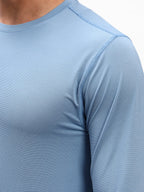 https://cdn.shopify.com/s/files/1/0518/1872/5569/files/Ultralight_Long_Sleeve_Dusk_Blue_5.webp?v=1771050910