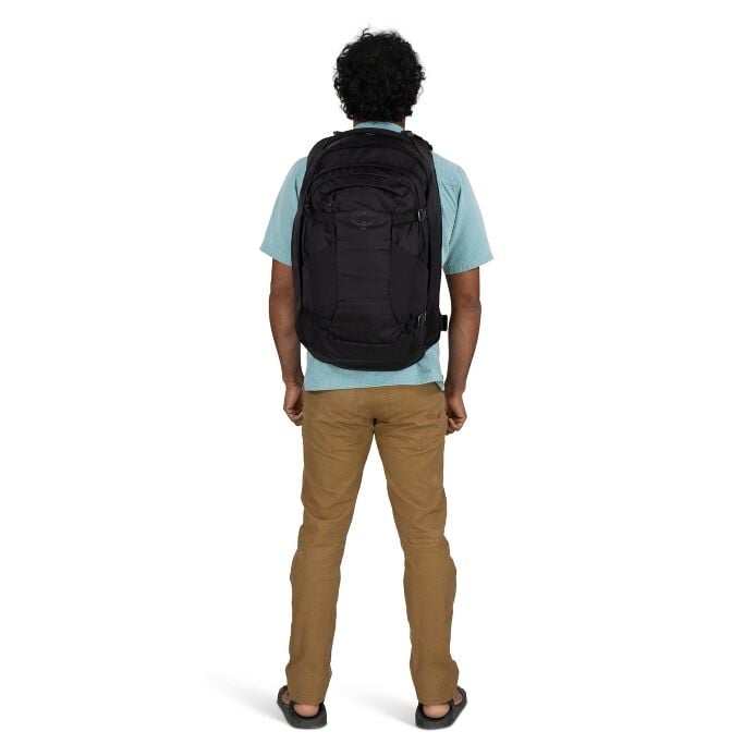 https://www.osprey.com/media/catalog/product/cache/b2f1ce2dfe10d3d31bf2056bf6e0d10f/f/a/farpoint55_s26_onbody3_black_2.jpg